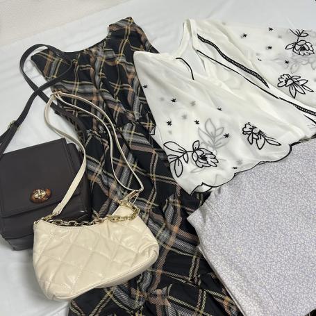 女性向けのお洋服やバッグ